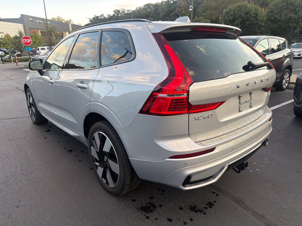 Used 2024 Volvo XC60 T8 Ultimate AWD/4WD image 2