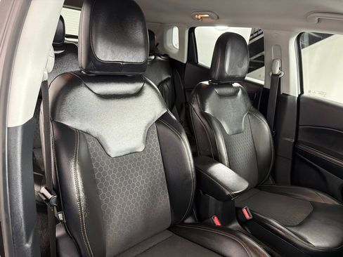 Used 2018 Jeep Compass Latitude w/ Cold Weather Group AWD/4WD image 21