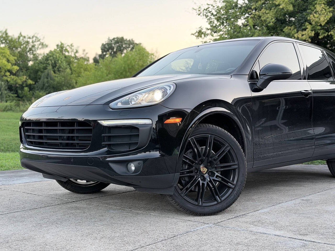 Used 2017 Porsche Cayenne Platinum Edition AWD/4WD image 3