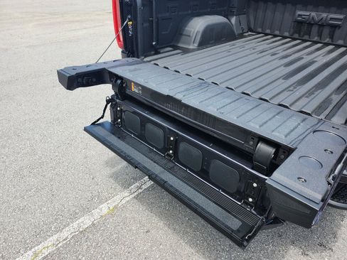 Certified 2025 GMC Sierra 1500 AT4 w/ AT4 Premium Package AWD/4WD image 8