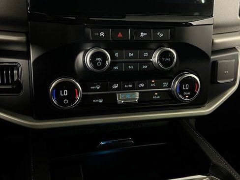 Used 2024 Ford Expedition XLT image 21