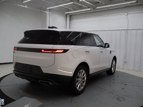Used 2025 Land Rover Range Rover Sport SE image 4