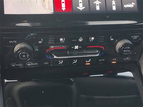 Used 2022 Jeep Grand Cherokee L Limited w/ Luxury Tech Group II image 20