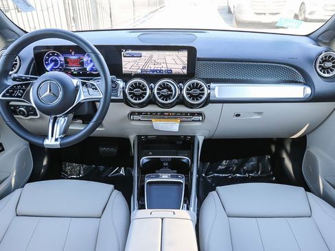 Used 2024 Mercedes-Benz EQB 300 4MATIC image 12