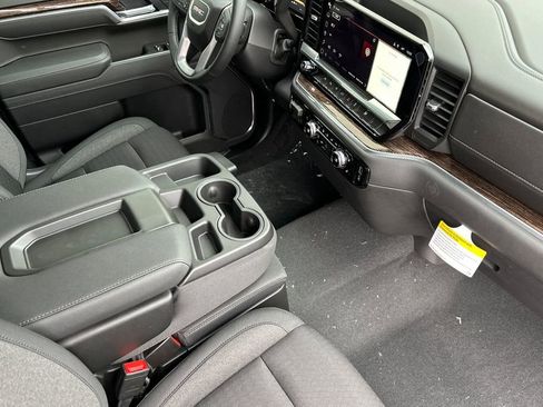 New 2026 GMC Sierra 1500 SLE w/ Preferred Package image 13