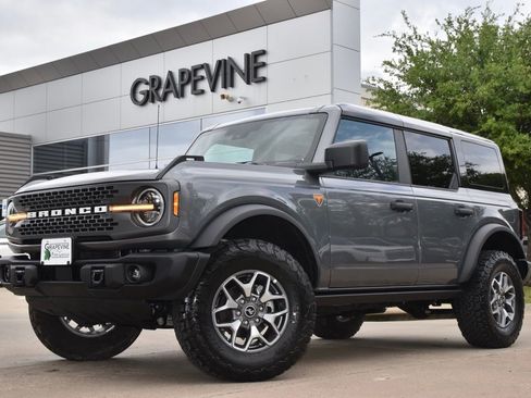 Certified 2025 Ford Bronco Badlands AWD/4WD image 2