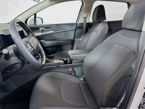 Used 2026 Kia Sportage LX image 8