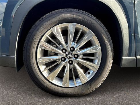 Used 2024 Toyota Grand Highlander XLE image 25