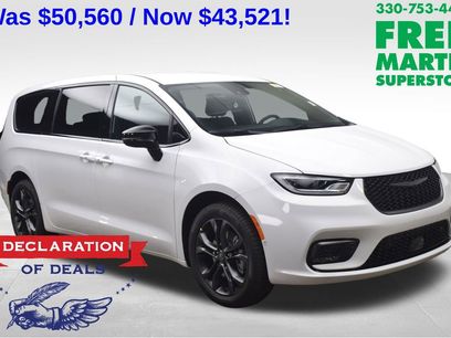 New 2026 Chrysler Pacifica Select