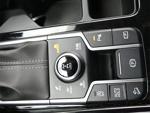 Certified 2024 Kia Sorento SX image 33