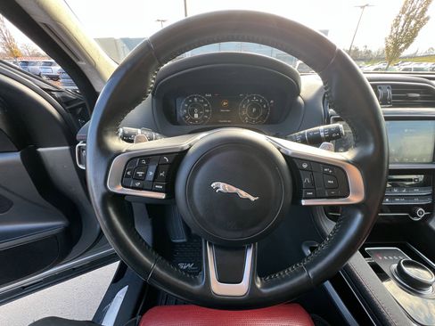 Used 2020 Jaguar F-PACE Checkered Flag image 20