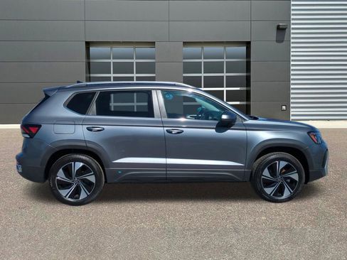 New 2026 Volkswagen Taos SE image 8