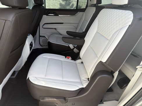 Used 2025 GMC Acadia Denali w/ Super Cruise Package FWD image 22