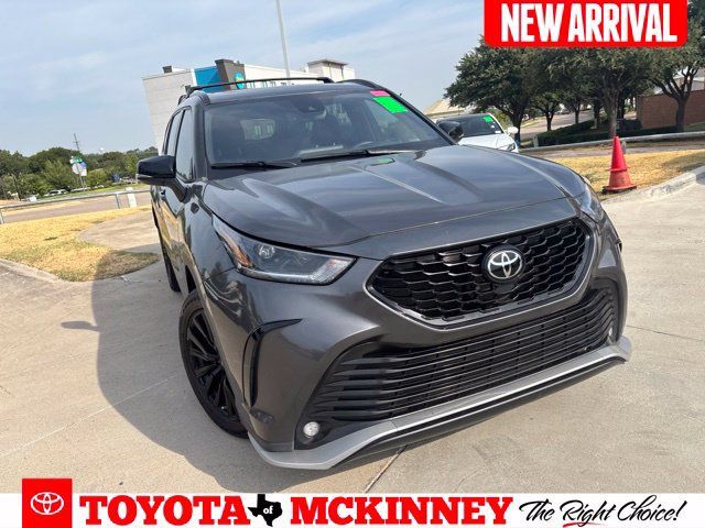 Used 2023 Toyota Highlander XSE FWD image 1