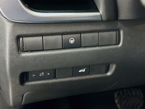 Used 2023 Nissan Rogue SL w/ SL Premium Package image 17