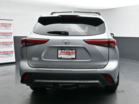 Used 2022 Toyota Highlander XLE image 8