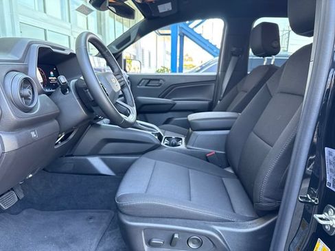 Used 2026 Chevrolet Colorado W/T w/ WT Custom Package RWD image 8
