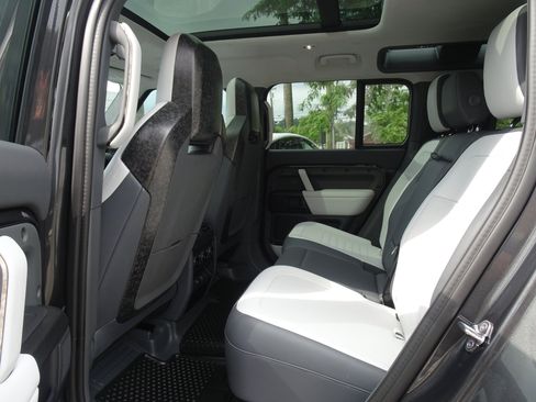 Used 2025 Land Rover Defender 110 AWD/4WD image 9