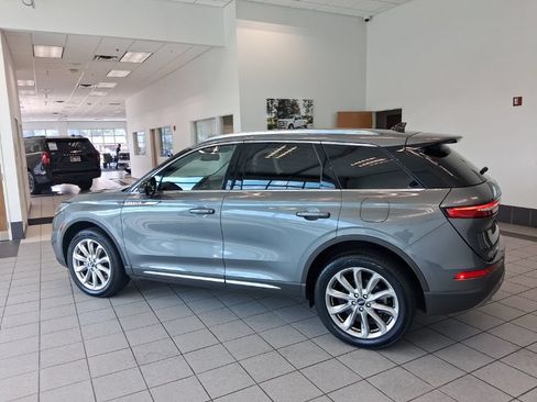 Used 2022 Lincoln Corsair AWD w/ Premium Package image 7