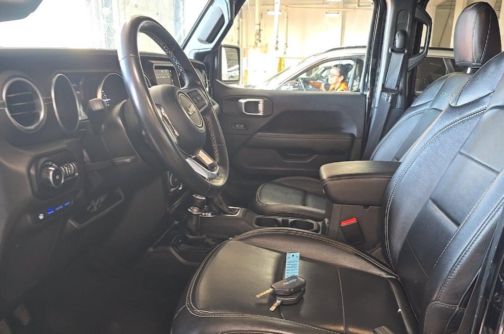 Used 2022 Jeep Wrangler Unlimited Sahara AWD/4WD image 7