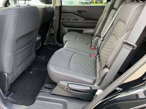 Used 2024 Nissan Pathfinder SV AWD/4WD image 6