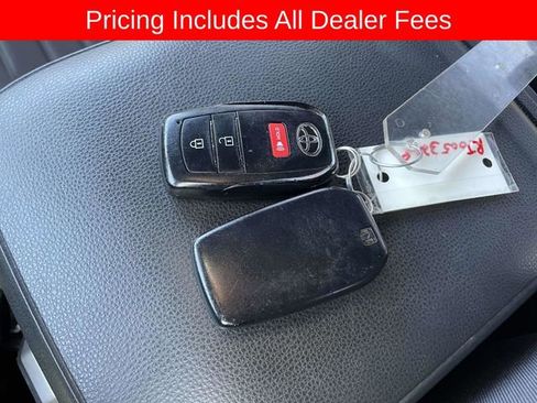 Used 2024 Toyota Tacoma TRD Off-Road AWD/4WD image 31