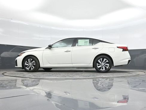 Used 2025 Nissan Altima 2.5 S FWD image 41