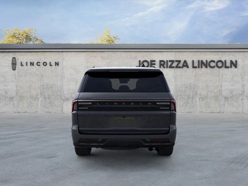 New 2025 Lincoln Navigator Reserve w/ Jet Appearance Package AWD/4WD image 5