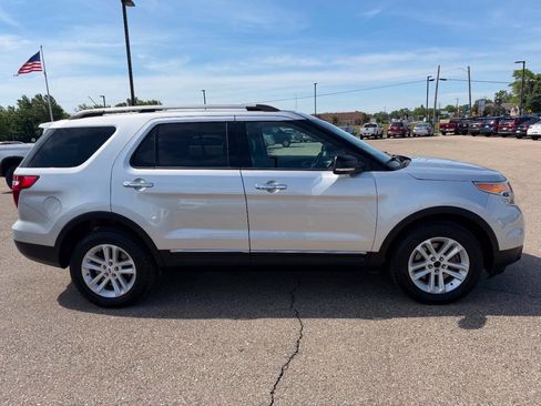 Used 2014 Ford Explorer XLT w/ Equipment Group 202A AWD/4WD image 6