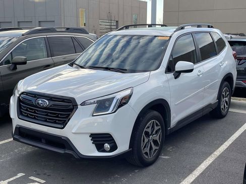 Used 2023 Subaru Forester Premium image 2