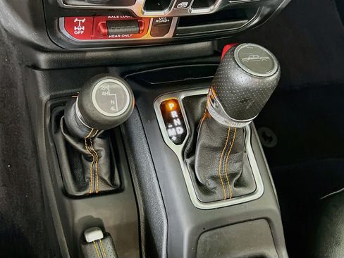 Used 2023 Jeep Gladiator Mojave AWD/4WD image 17