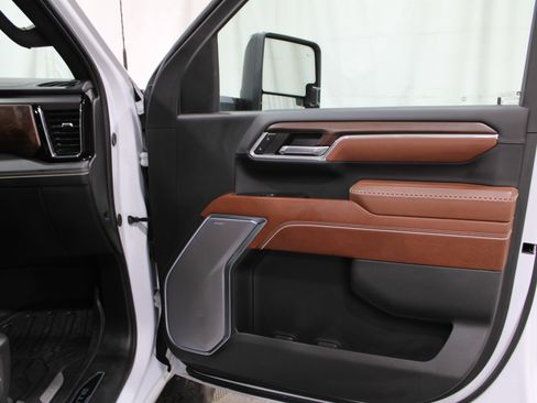 Used 2024 GMC Sierra 3500 Denali Ultimate image 26