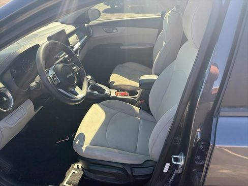 Used 2022 Kia Forte LXS FWD image 6
