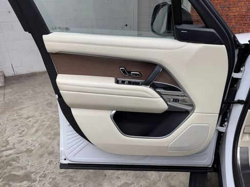 Used 2023 Land Rover Range Rover SE AWD/4WD image 9