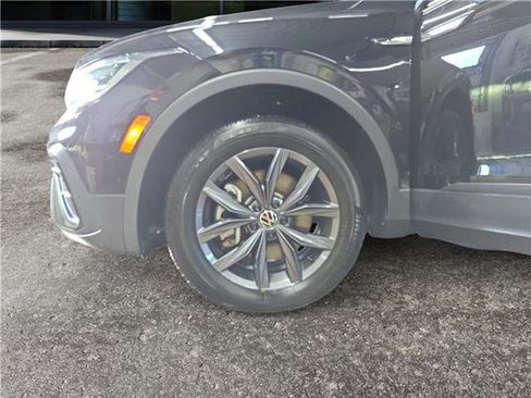 Used 2022 Volkswagen Tiguan SE AWD/4WD image 14
