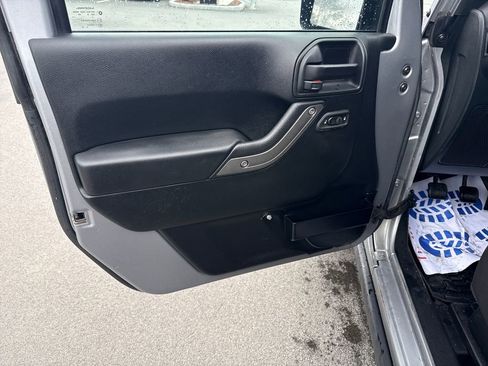Used 2017 Jeep Wrangler Sport AWD/4WD image 10