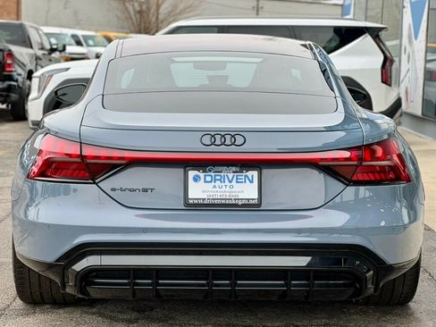Used 2022 Audi e-tron GT Prestige w/ Prestige Package image 4