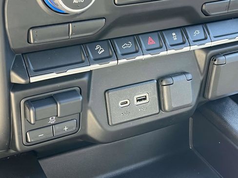 Used 2022 Chevrolet Silverado 1500 LT Trail Boss w/ Convenience Package II image 6