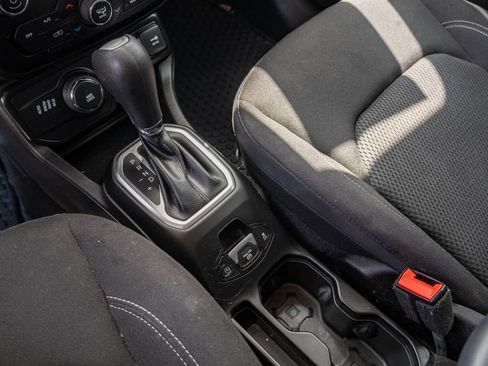 Used 2023 Jeep Renegade Altitude AWD/4WD image 18
