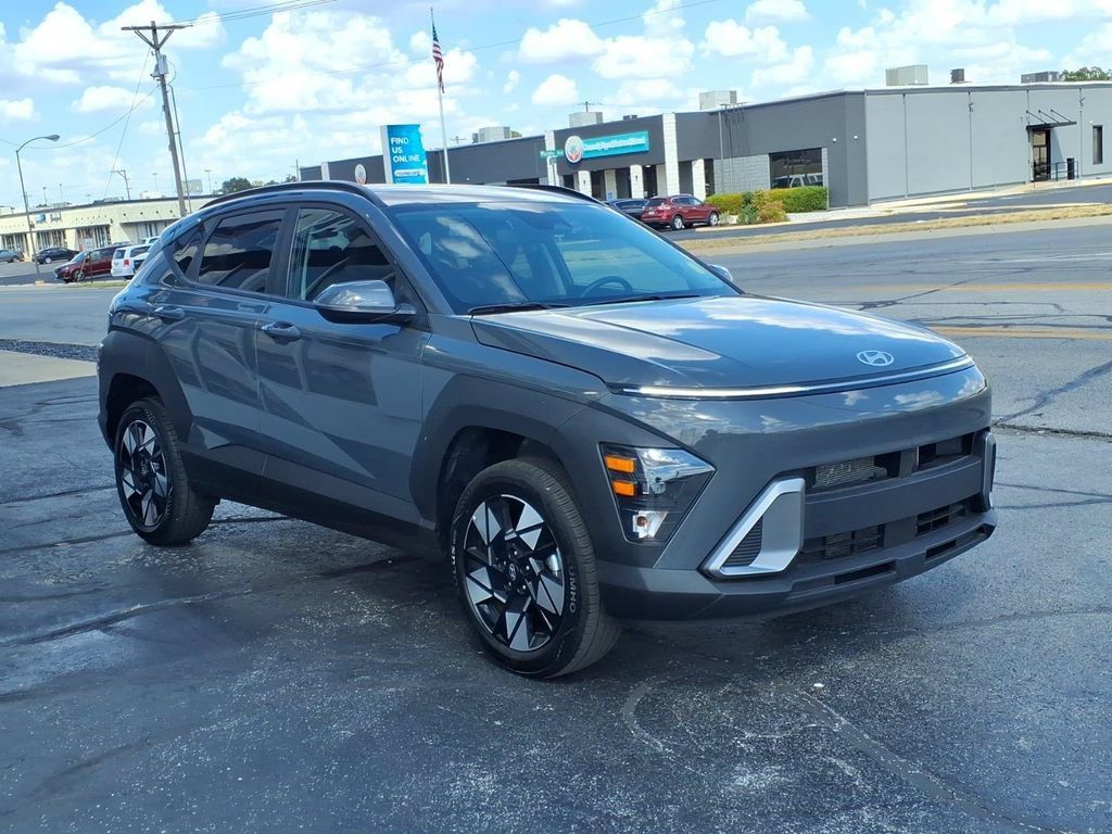Used 2025 Hyundai Kona SEL AWD/4WD image 3