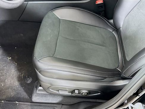 New 2025 Jeep Grand Cherokee Altitude image 18