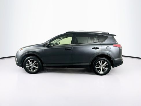 Used 2018 Toyota RAV4 XLE AWD/4WD image 4