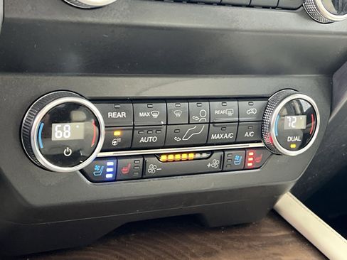 Used 2019 Ford Expedition Platinum image 21