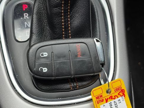Used 2018 Jeep Compass Latitude FWD image 13