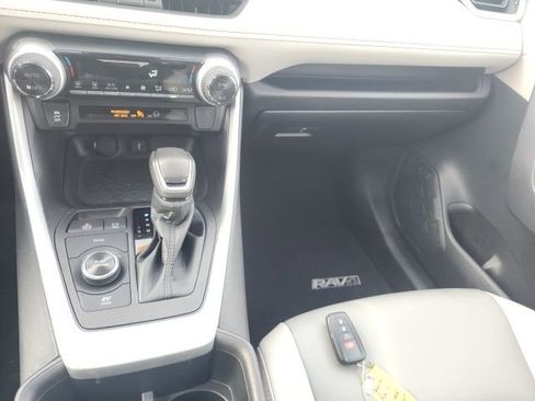 Used 2022 Toyota RAV4 XLE Premium image 23
