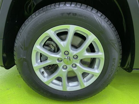 Used 2016 Jeep Cherokee Latitude w/ Cold Weather Group image 16