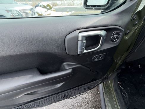 Used 2021 Jeep Gladiator Willys image 15