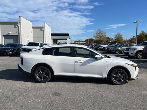 New 2025 Kia K4 LXS image 8