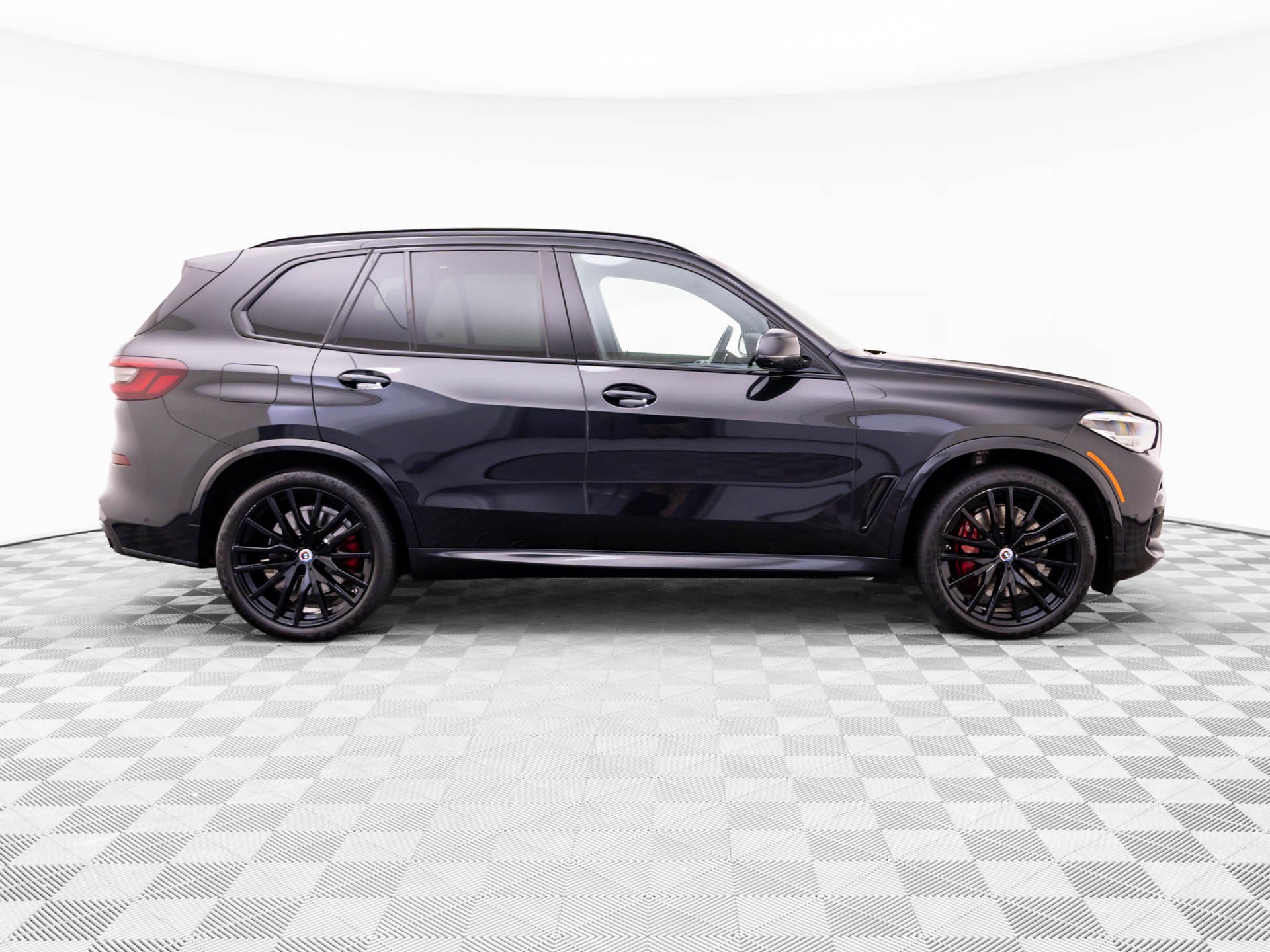 Used 2023 BMW X5 M50i w/ Parking Assistance Package AWD/4WD image 6