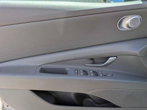 Used 2024 Hyundai Elantra SEL FWD image 15